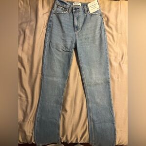 NWT Abercrombie & Fitch The 90’s Slim Straight Ultra High Rise Jean